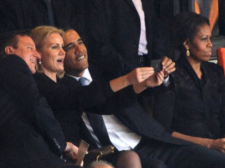 Obama snaps a selfie at Mandela’s memorial service